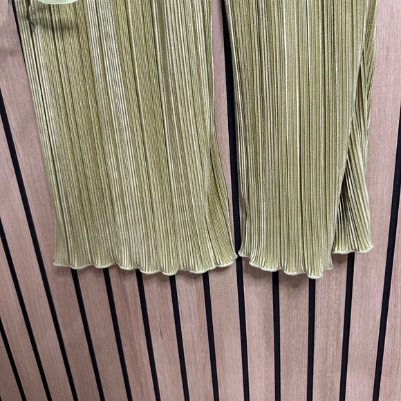 Lime Pleated Halter Top & Wide-Leg Pants Set - 2SAINTS | Size M - Picture 7 of 10